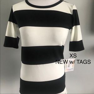Fitted black and white LuLaRoe Gigi top